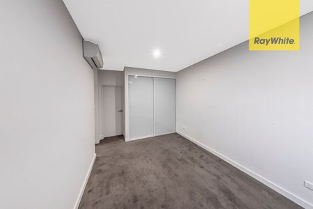 MODERN TWO BEDROOM APARTMENT IN PRIME LOCATION WITH GARDEN ASPECT - Photo 5