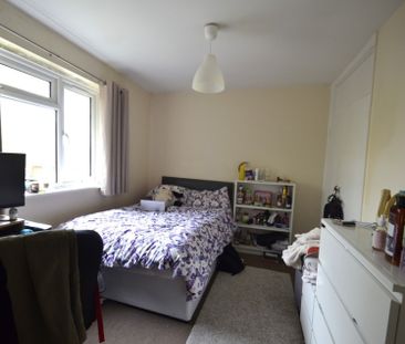 4 bedroom Property to rent - Photo 5