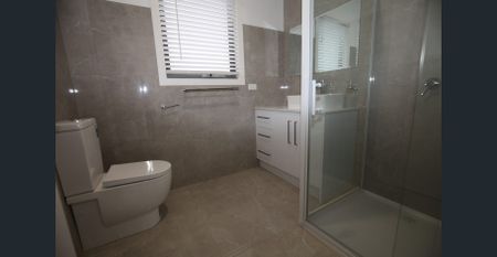 Almost brand new townhouse in ALTONA BEACH - Photo 5