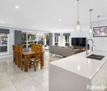 SPACIOUS FOUR-BEDROOM HOME - Photo 2