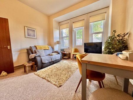 2 bedroom ground floor flat to rent - Photo 2