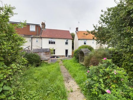 4 bedroom semi-detached house to rent - Photo 4