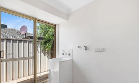 16 Daley Close, Atwell WA 6164 - Photo 4