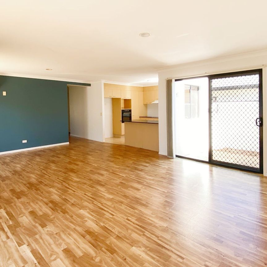 $850 per week - Photo 1