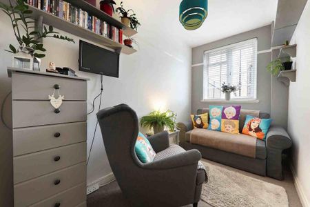 2 bedroom flat to rent - Photo 2