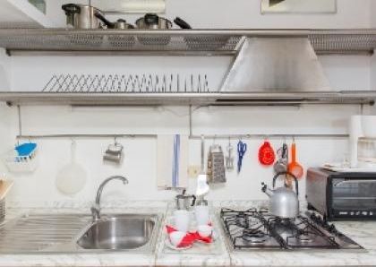 Center-Popolo: Modern, renovated 1 Bedroom, bath, kitchen. Parquet floors, bright, silent, located in beautiful villa near center, park, transport. Ref 847