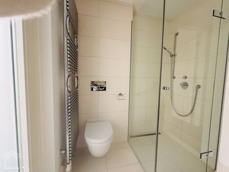 Moderne und ruhige Gartenwohnung in bester Lage, 2 Garagenplätze optional - Photo 2