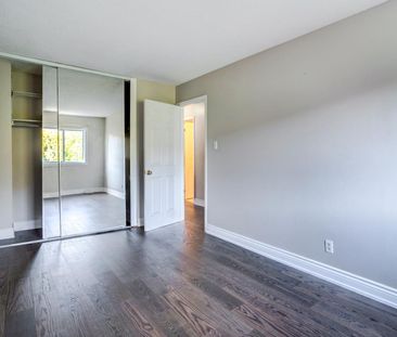 For Lease - 1039 Cedarglen Gate Unit# 28, Mississauga, Ontario - Photo 2