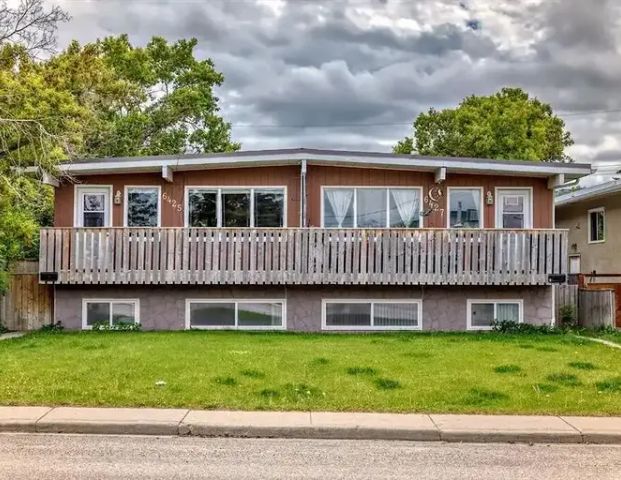 Upper Level 2 Bed 1 Bath in Bowness, Newly Renovated | 6427 35 Avenue Northwest, Calgary - Photo 1