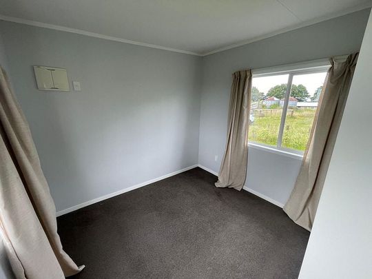 Sunny 1 Bed, Views, Power and Water Included - Photo 1