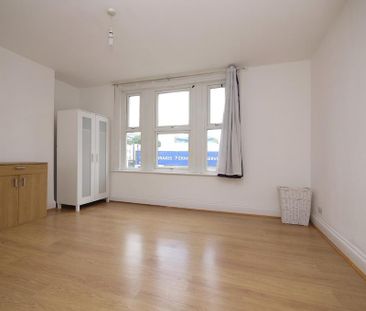 4 bedroom terraced house to rent - Photo 2