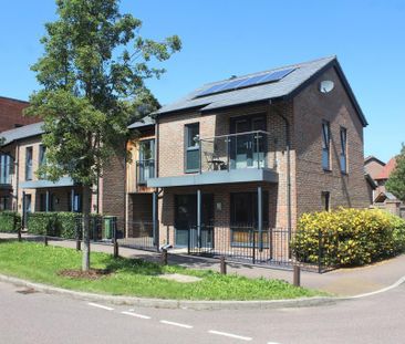 3 bedroom end of terrace house to rent - Photo 1