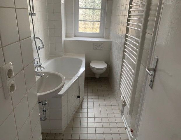 Nachmieter gesucht - sanierte 2 Zimmer Wohnung mit Wintergarten ! - Photo 1