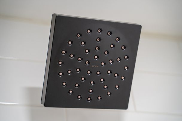 $1,399 / 1 br / 1 ba / 675 sqft 37 Garfield ave N unit 3 - Photo 1