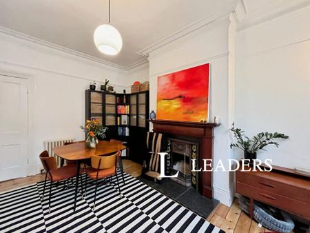 4 bedroom semi-detached house to rent - Photo 2