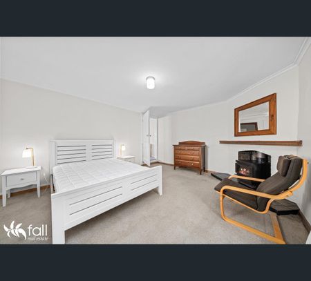 8A Summerhill Road, West Hobart, Tas 7000 - Photo 2