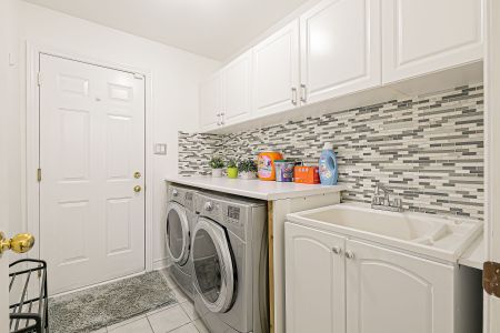 For Lease - 741 College Manor Drive, Newmarket, Ontario - Photo 4