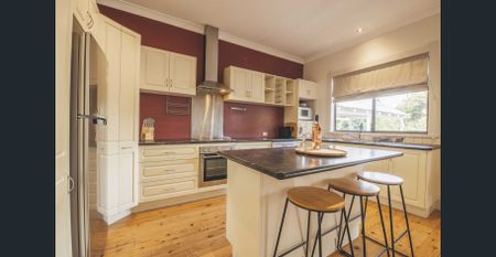 Cosy Furnished Home - Close to Town - Photo 5