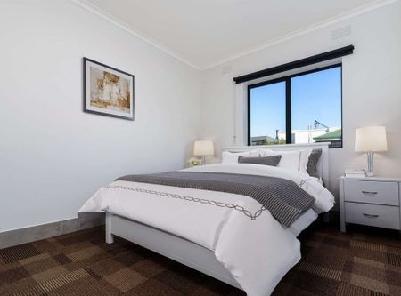 Modern comfort in Prahran - Photo 3