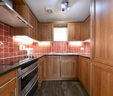 2 bedroom semi-detached house to rent - Photo 6