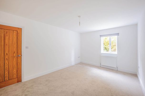 Uphill Drive, Larkhall - Photo 1