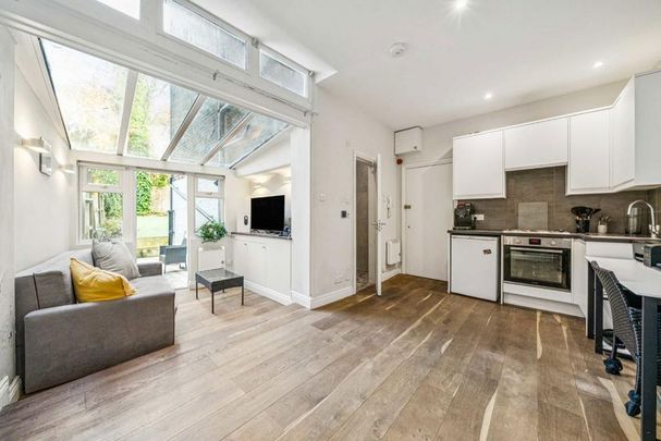 Studio to rent - Photo 1