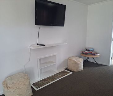 Fully furnished 3 bedroom plus sleepout home - Photo 1