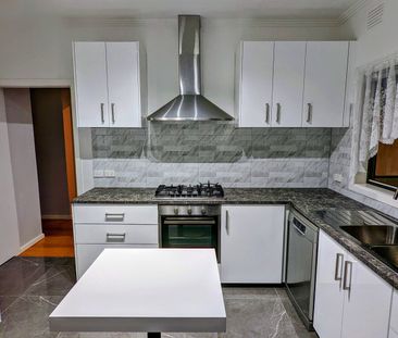 2 Tyree Avenue, Springvale VIC 3171 - House For Rent | Domain - Photo 1