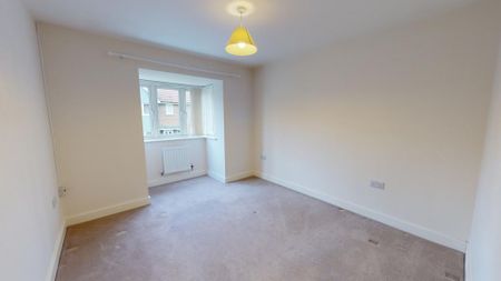 4 bedroom semi-detached house to rent - Photo 5