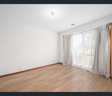 Spacious Family Home in a Quiet Court Location - Photo 4