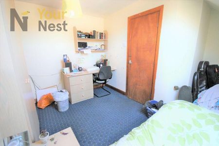 4 bedroom semi-detached house to rent - Photo 5