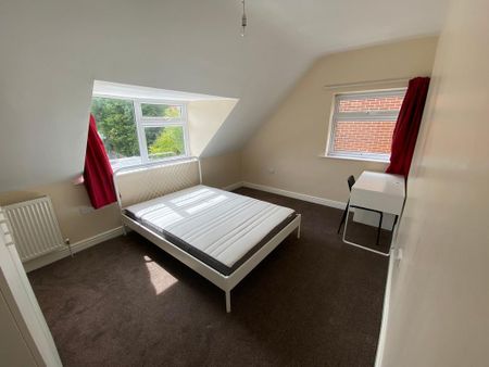 6 bedroom semi-detached house to rent - Photo 5