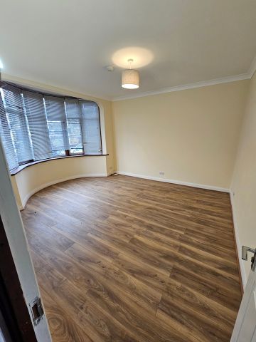 4 Bed Terraced House, Sandringham Road, IG11 - Photo 5