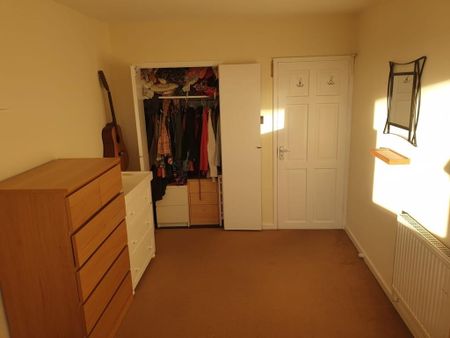 2 Bed Flat, Farnborough House, SW15 - Photo 5