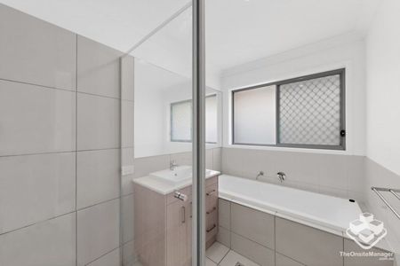 4 bedroom 2 level townhouse - Photo 5