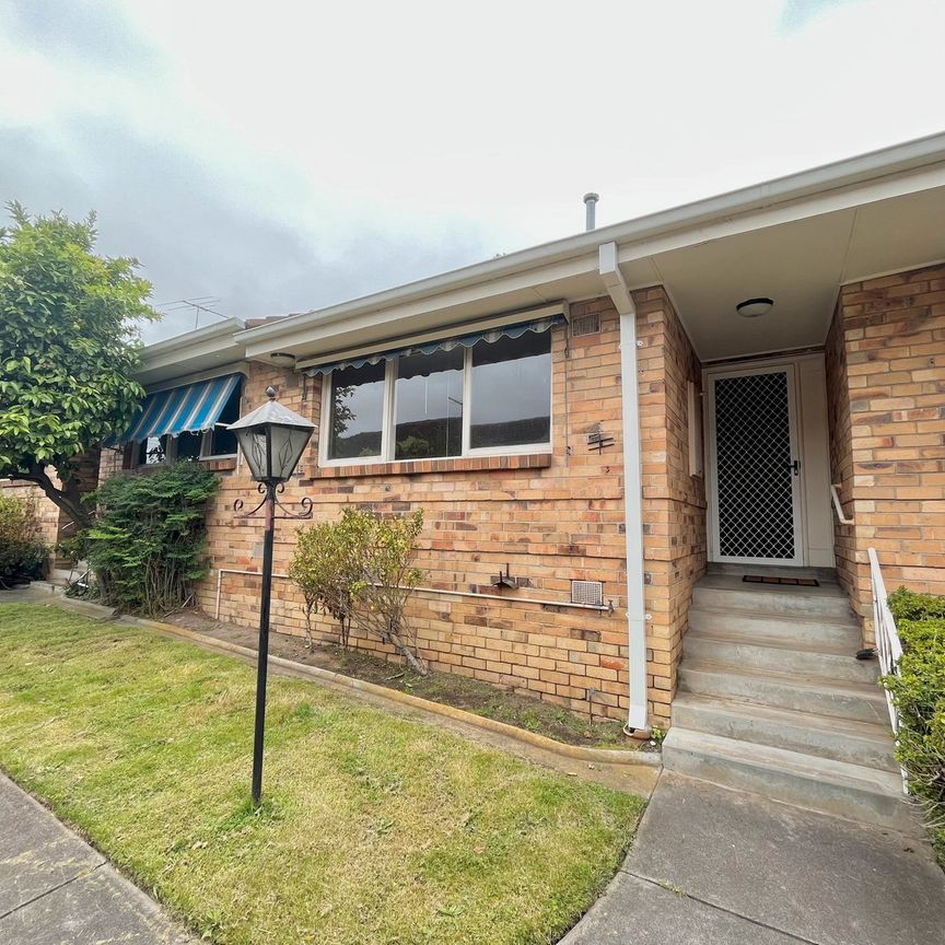 IMMACULATE TWO BEDROOM HOME IN THE HEART OF CAMBERWELL - Photo 1