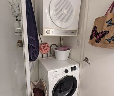 Sunny studio apartment in quiet central location - Photo 3