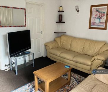 4 bedroom semi-detached house to rent - Photo 1