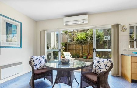 BEACH ON YOUR DOOR STEP! - Photo 2