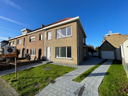 Gerenoveerde half-open woning met tuin en garage - Photo 1