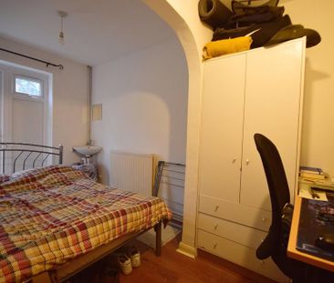 3 bedroom semi-detached house to rent - Photo 4