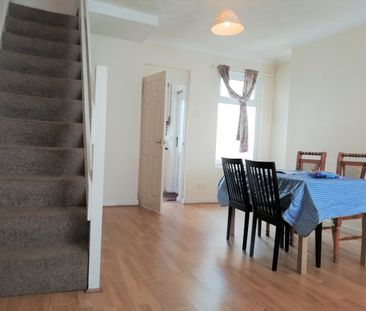 Kingsland Terrace, Treforest - Photo 2