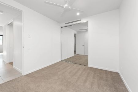 Stylish 3-Bedroom Apartment with Panoramic City Views at The Sinclair, East Brisbane - Photo 3