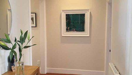 Charming 3 Bedroom Home with Harbour Views - Photo 3