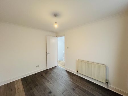 3 bedroom flat to rent - Photo 3