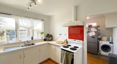 NEW BRIGHTON - 3 BEDROOMS, 1.5 BATHROOMS, LOGBURNER, HEATPUMP, DOUBLE GARAGE - Photo 3