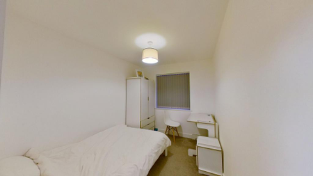 4 bedroom terraced house to rent - Photo 2