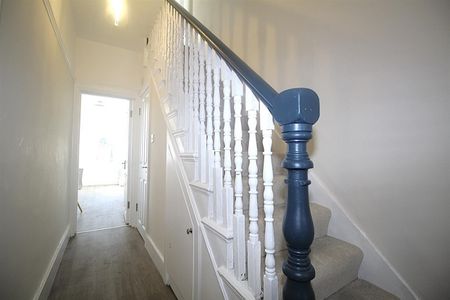 3 Bedroom House - Terraced To Let - Photo 4