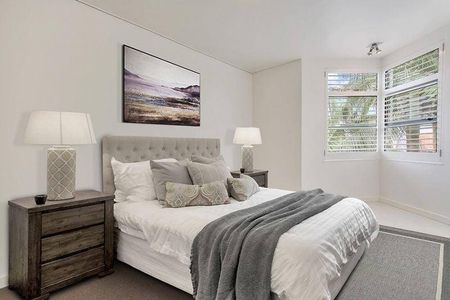 UTTERLY PRISTINE, BOUTIQUE APARTMENT - Photo 5