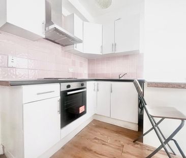 Hanworth Road, Hounslow, TW3 3TU - Photo 2